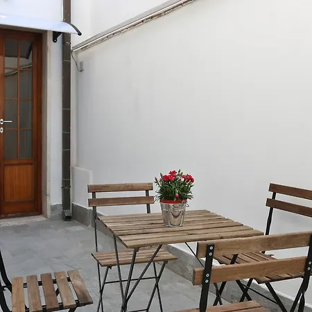 Lupori House *
